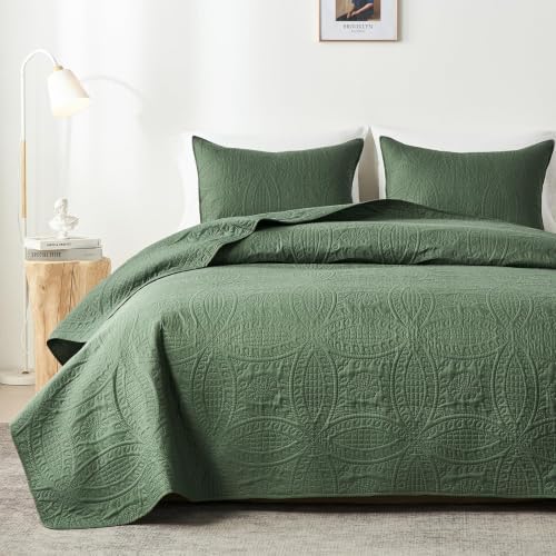 akkialla 118"x106" Olive Green California King Quilt Set, Oversized Floor-Length Bedspread, Modern Coin Pattern Microfiber Coverlet, 3-Piece All Season Bedding with 2 Pillow Shams