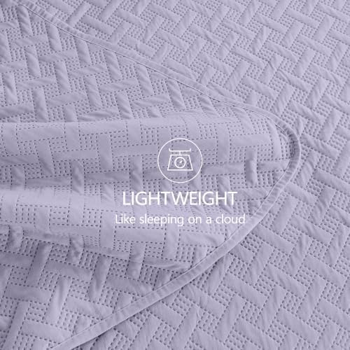 FLYMME Oversized King/California King Quilt Set 118"x106", Lavender 3-Piece Floor-Length Bedspread, Premium Microfiber Lightweight Coverlet for King/California King Bed (1 Quilt, 2 Shams)