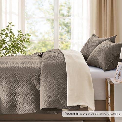 FLYMME Quilts Queen Size,Lightweight Mocha Brown Bedspreads,Basket Weave Pattern,Ultra Soft Microfiber Bed Coverlet 3 Pieces for All-Seasons (1 Quilt,2 Shams)