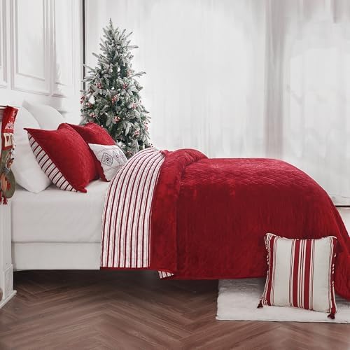 Wonderful Christmas Red Luxury Velvet Quilt Set King, 5-Piece Cotton Stripe Quilt All-Season Breathable Bedding with 2 Elegant Cushions,Versatile for Bedroom, Fit for Adults, Teens & Kids, 104"x94"