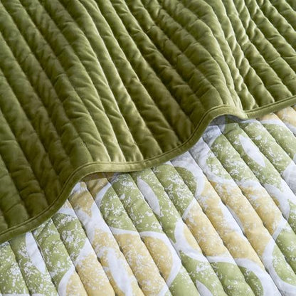 Wonderful King Quilt Set, Cotton Reversible Lightweight Comforter, Striped Channel Stitch Green Velvet Bedding with Ogee Printed, Breathable & Comfortable, Suitable for All Season Bedroom Use,106"x94"
