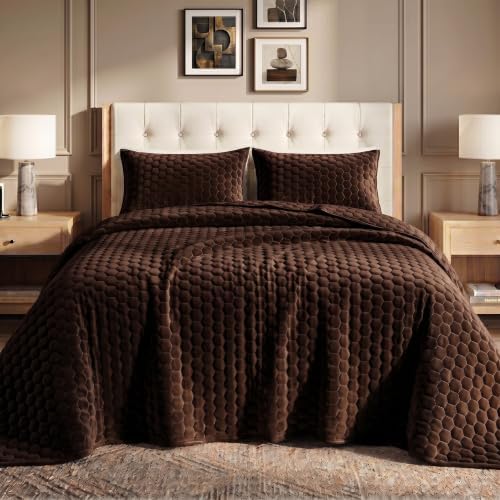 Tribeca Living Lugano Oversized Velvet Quilt Set - All Season, Extra Large, 3 Piece King Size Comforter Set with 2 Pillow Shams in Chocolate Honeycomb Pattern 260GSM