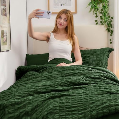 HYMOKEGE Dark Green Twin Comforter Set Seersucker 5 Pieces, All Season Luxury Bed in a Bag Queen for Bedroom, Bedding Set with Comforter, Sheets, Pillowcase & Sham