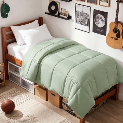 EASELAND Twin Size Down Alternative Comforter, Sage Green, 64x88 Inches
