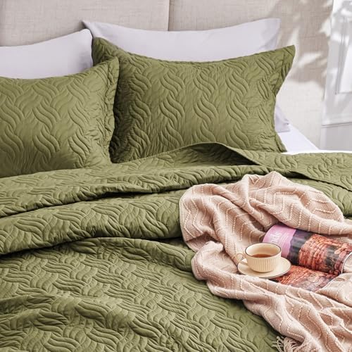 Love's cabin Quilts for Full Bed Olive Green Bedspreads Bedding Set - Lightweight Bedspread Comforter - Wave Pattern Bedding Coverlet for All Season - 3 Pieces (1 Quilt, 2 Pillow Shams)