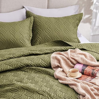 Love's cabin Quilts for Full Bed Olive Green Bedspreads Bedding Set - Lightweight Bedspread Comforter - Wave Pattern Bedding Coverlet for All Season - 3 Pieces (1 Quilt, 2 Pillow Shams)