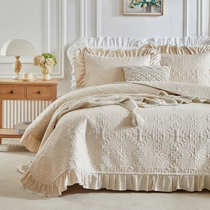 Ruffles Quilt Set Queen Size 96 * 96in - 3 Pieces Solid Shabby Chic Farmhouse Ruffled Bedding Rustic Coverlet Lightweight Fluffy Summer Oversized Bedspread with Shams for Women Men Beige