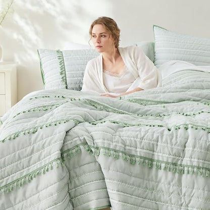 Wonderful Jacquard Boho Quilt Set Queen, 3-Piece Sage Green Bedspread with Tassel Fringe, Channel Stitched Pattern, Lightweight Coverlet for All Season, Soft Breathable Decorative Bedding Set, 90"x90"