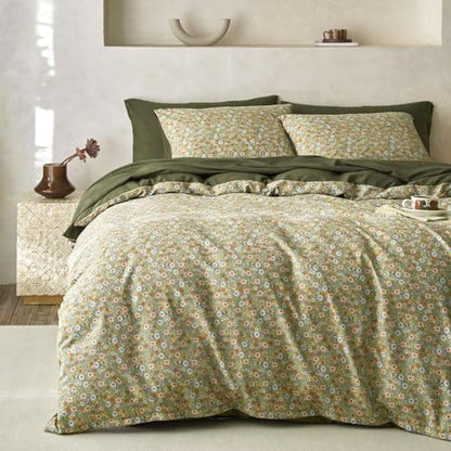 Wake In Cloud - Floral Comforter Set, Cute Vintage Flower Cottagecore Aesthetic for Women Teen Girls, Soft Lightweight Dorm Bedding, 3 Pieces, Olive Green, Full Size