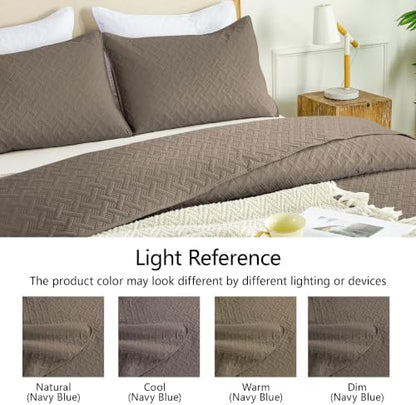 FLYMME Oversized King/California King Quilt Set 118"x106", Mocha Brown 3-Piece Floor-Length Bedspread, Premium Microfiber Lightweight Coverlet for King/California King Bed (1 Quilt, 2 Shams)