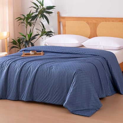 Amazon Basics Cooling Comforter, Soft Lightweight Waffle Weave Blanket for Hot Sleepers, Summer & All Season Bedding to Keep Cool for Night Sweats, 90"x90", Queen, Blue