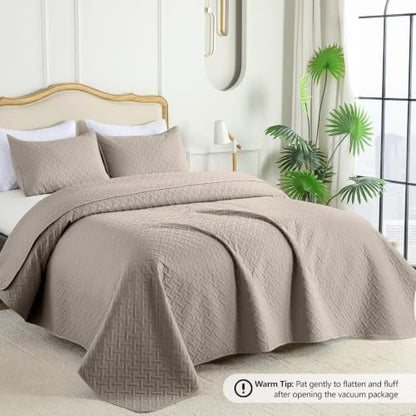 FLYMME Oversized King/California King Quilt Set 118"x106", Taupe 3-Piece Floor-Length Bedspread, Premium Microfiber Lightweight Coverlet for King/California King Bed (1 Quilt, 2 Shams)