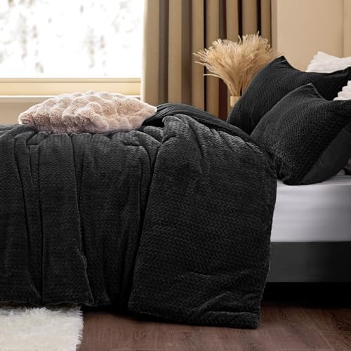 ChiXpace Fleece King Size Comforter Set Black, Fluffy Bed Set 3 Pieces