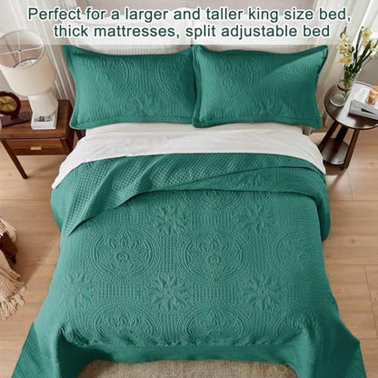 Qucover Alaska King Bedspread 132x 120, Extra Wide Oversized King Bedspread, 3 Piece Soft Microfiber Lightweight Oversized King Quilts Comforter Set, Vintage Persian Pattern, with Pillow Shams, Teal