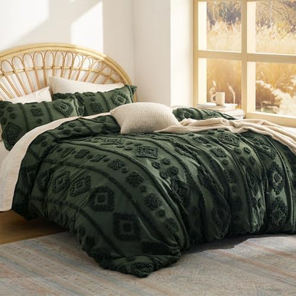 Bedsure Boho Tufted Green Comforter King Size, GentleSoft™ 3 Pieces Boho Farmhouse-Style Decor Bedding, Exquisite Bedding for All Seasons, 1 Bed Comforter, 2 Pillow Shams, 104x90 Inches