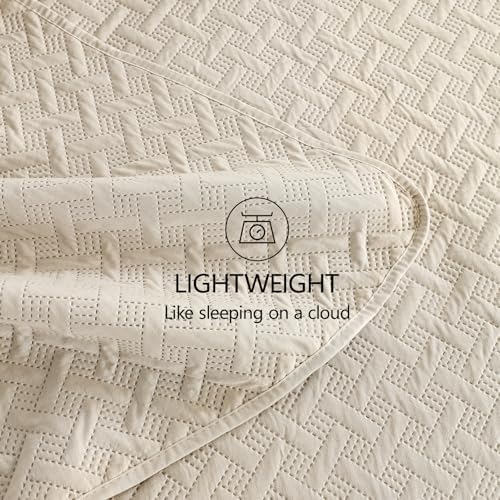 FLYMME Beige King Quilt Bedspreads,Modern Style Geometric Weave Stripe Pattern, 3 Pieces Lightweight Bedding Sets, Microfiber Quilted Comforter Coverlet for All Season (1 Quilt, 2 Shams)