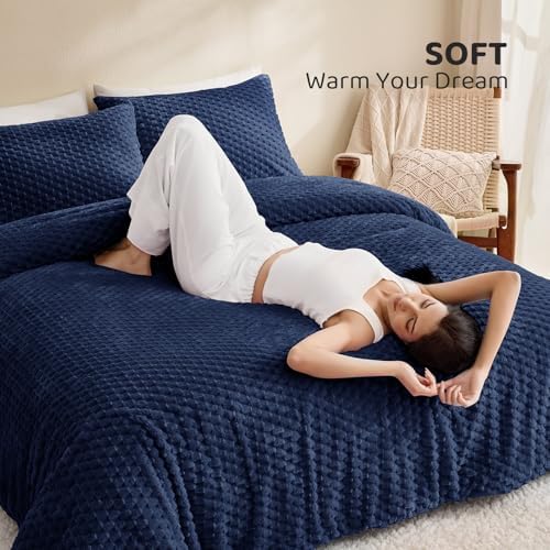 Petrichor Fluffy King Comforter Set - Ultra-Soft Navy Flannel Thick Comforter for King Bed, Luxury Warm Bedding Set for Winter & Fall, Cozy Fuzzy Bed Set 3 Pieces (1 Comforter & 2 Pillowcases)