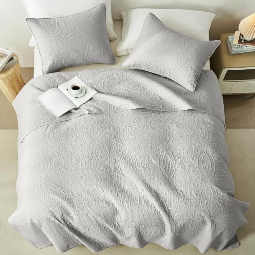 akkialla 118"x106" Light Grey California King Quilt Set, Oversized Floor-Length Bedspread, Modern Coin Pattern Microfiber Coverlet, 3-Piece All Season Bedding with 2 Pillow Shams
