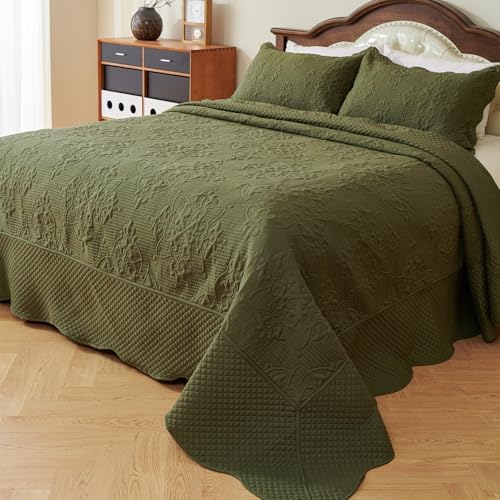 EVENHUG Oversized King Bedspreads California King Quilt Set with Pillow Shams Extra Wide Large King Size Quilts Lightweight Coverlet Bedding Sets Olive Green 120"x120"