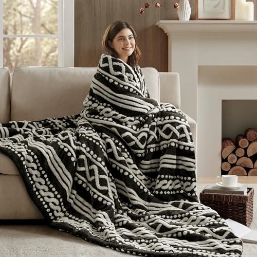 Wonderful Tufted Boho Comforter King, 3 Piece Flannel Fair Isle Geometric Jacquard Lightweight Comforter with Washed Brushed Backing, Skin-Friendly Rustic Plush Blanket for All Season, Black, 104"x90"
