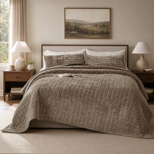 Quilt Set California King Size 106x118 Luxurious Velvet Bedding Sets with 2 Pillow Shams 20x36 3 Pieces Ultra Soft Quilted Bedspread Coverlet Comforter for All Season,Brown