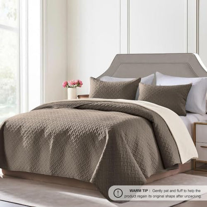 FLYMME Oversized King/California King Quilt Set 118"x106", Mocha Brown 3-Piece Floor-Length Bedspread, Premium Microfiber Lightweight Coverlet for King/California King Bed (1 Quilt, 2 Shams)