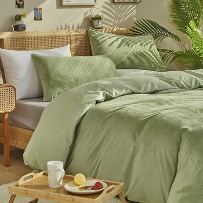 CLOTHKNOW Green Fluffy Full Size Comforter Sets 3Pcs Velvet Bedding Comforter Sets Soft Green Comforter Full with 2 x Pillow Cases