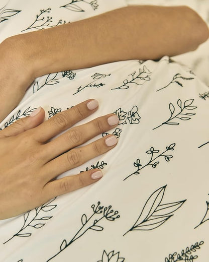 Floral Sheets - Black & White Floral Bed Sheet Set - 1 Flat, 2 Fitted & 2 Pillowcases w/ Deep Pockets - Wrinkle & Fade Free - Boho Botanical Bedding - Soft, Breathable & Cooling - Split King Size Set