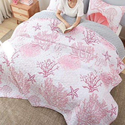 weigelia Coastal Quilt Queen Size, Pink Coral Lightweight Summer Bedding