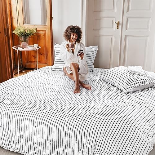 HOMBYS Oversized King Boho Comforter Set 120x98, Black White Tufted Jacquard Geometry Bedding Comforter for King Bed, Shabby Chic Bed Sets with 2 Matching Pillow Cases