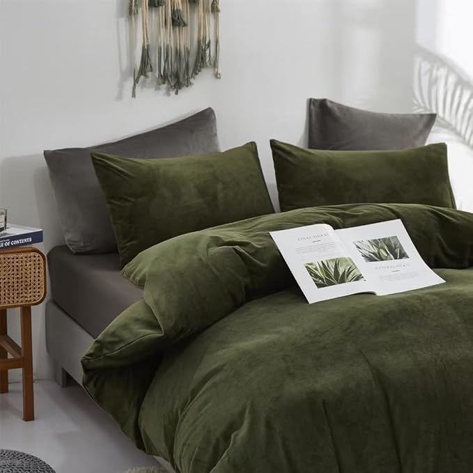 CLOTHKNOW Army Green Velvet Full Size Comforter Set 3Pcs Dark Green Bedding Comforter Sets Cozy Fluffy Green Comforter Hunter Green Comforter Sets Full