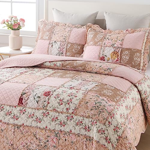 Yvooxny Quilts California King Patchwork Pink Floral Quilt Set Vintage Shabby Chic Botanical Quilted Bedspread 3-Piece Quilt Set with Ruffles for All Seasons, California King, 118 * 110 Inches