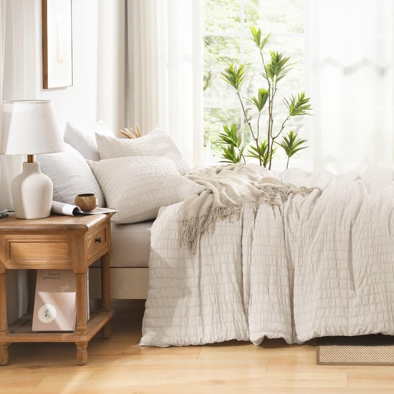 AveLom Seersucker Oversized Queen Comforter Set Beige (98x98 In), 3 Pieces 100% Soft Washed Microfiber Lightweight Comforter with 2 Pillowcases, All Season Down Alternative Comforter Set for Queen Bed
