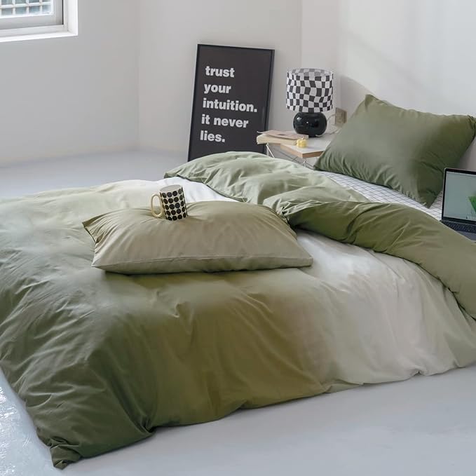 CLOTHKNOW Green White Queen Comforter Set Gradient Green Bedding Comforter Sets Soft Comforter with 2 x Pillow Cases