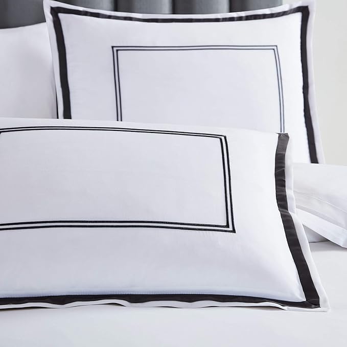Mellanni Duvet Cover Set - 3 PC Iconic Collection Bedding Set - Hotel Luxury, Extra Soft & Cooling - Microfiber - Button Closure and Corner Ties (Queen, Hotel Gray)