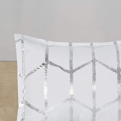 Intelligent Design Raina Full/Queen Comforter Set, Soft Microfiber, Modern Geometric Metallic Bed Set, 5 Pieces College Bedding with 2 Shams, 2 Toss Pillows White/Silver