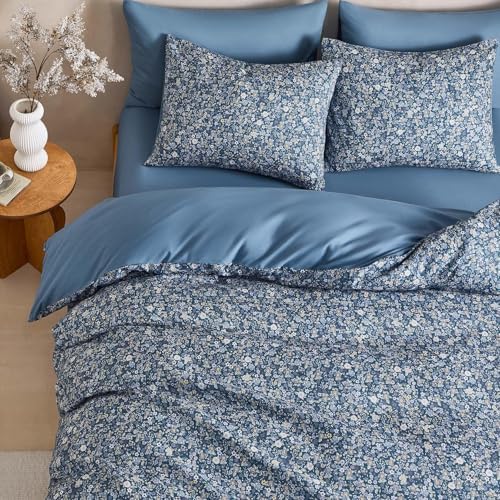 Wake In Cloud - Floral Comforter Set, Cute Vintage Flower Cottagecore Aesthetic for Women Teen Girls, Soft Lightweight Dorm Bedding, 3 Pieces, Dusty Blue, Queen Size