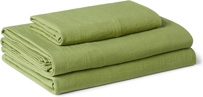 Amazon Basics Twin Bed Sheet, 3-Piece Bedding Set, Double Brushed Microfiber, Ultra Soft, Easy Care, Green