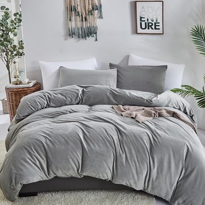 CLOTHKNOW Grey Velvet Full Size Comforter Set Gray Bedding Comforter Sets Soft Silver Comforter Cozy Flannel Comforter with 2 x Pillow Cases