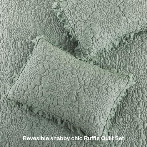 HORIMOTE HOME Sage Green Ruffled Quilt King Size, Shabby Chic Floral Quilt Set Lightweight Crinkled Farmhouse Rustic Bedding Set, 3 Pieces Reversible Bedspread with 2 Pillow Shams for All Season