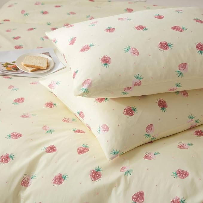 HighBuy Queen Comforter Set for Girls Kids Strawberry Bedding Sets Beige Kawaii Comforter Bed Set for Teens Boys,3 Piece Bedding Comforter Set,1 Queen Comforter,2 Pillowcases