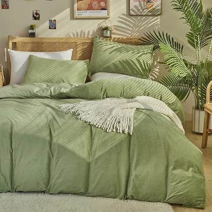 CLOTHKNOW Green Velvet Queen Comforter Set Sage Green Bedding Comforter Sets Soft Comforter Queen with 2 x Pillow Cases