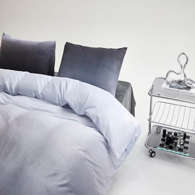 CLOTHKNOW Grey White Velvet King Size Comforter Set Gradient Gray Bedding Comforter Sets Soft Silver Comforter with 2 x Pillow Cases