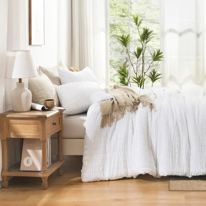 AveLom Seersucker Oversized King Comforter Set White (120x98 in), 3 Pieces 100% Soft Washed Microfiber Lightweight Comforter with 2 Pillowcases, All Season Down Alternative Comforter Set for King Bed