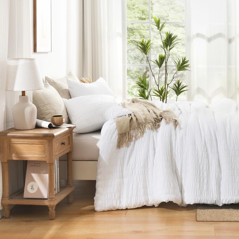 AveLom Seersucker Oversized Queen Comforter Set White (98x98 In), 3 Pieces 100% Soft Washed Microfiber Lightweight Comforter with 2 Pillowcases, All Season Down Alternative Comforter Set for Queen Bed
