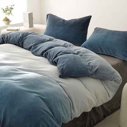 CLOTHKNOW Blue White Velvet King Size Comforter Set Gradient Blue Bedding Comforter Sets Soft Light Blue Comforter with 2 x Pillow Cases