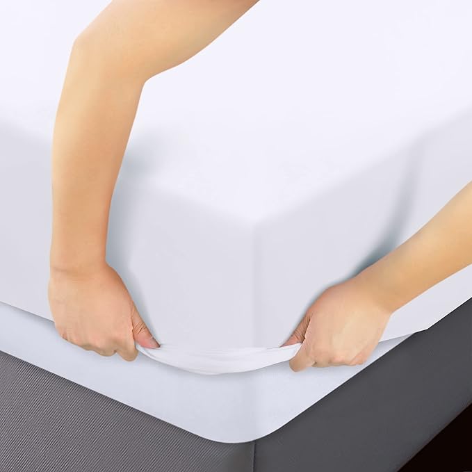 Utopia Bedding Queen Fitted Sheets - Bulk Pack of 2 Bottom Sheets - Soft Brushed Microfiber - Deep Pockets - Shrinkage & Fade Resistant - Easy Care (White)