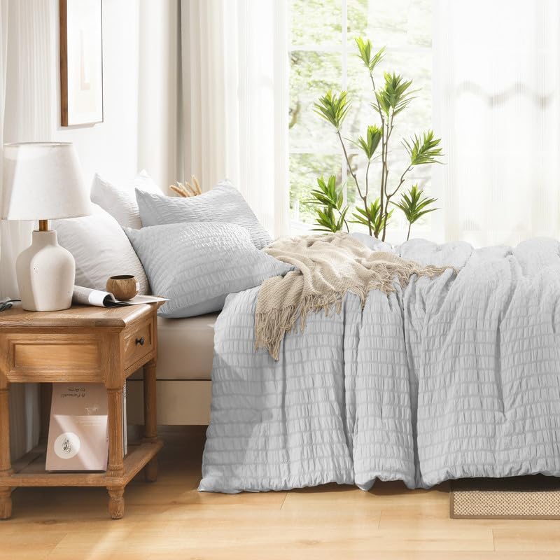 AveLom Light Gray Seersucker California King Comforter Set (104x96 inches), 3 Pieces-100% Soft Washed Microfiber Lightweight Comforter with 2 Pillowcases, All Season Down Alternative Bedding Set