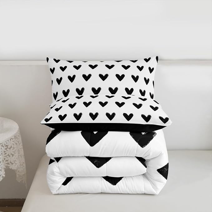 Love Comforter Set King White and Black Heart Pattern Bedding for Women Men Teens Valentine Day Gift Down Comforter Cartoon Love Heart Quilted Duvet Geometric Soft Warm Bedding Sets Bedroom Decor