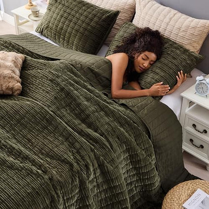 Wonderful Corduroy Texture Dark Green Quilt Set Queen - Hypoallergenic Skin-Friendly Soft Plush Velvety Touch Bedspread, Classic Vertical Striped Lightweight Coverlet for All Season, 106"x94"
